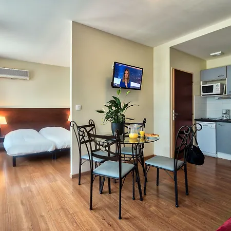 بيت للعطل Les Jardins De *